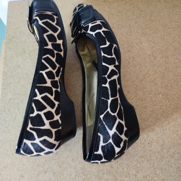 Bandolino giraffe print leather ballet flats with buckle size 7 - Picture 3 of 7
